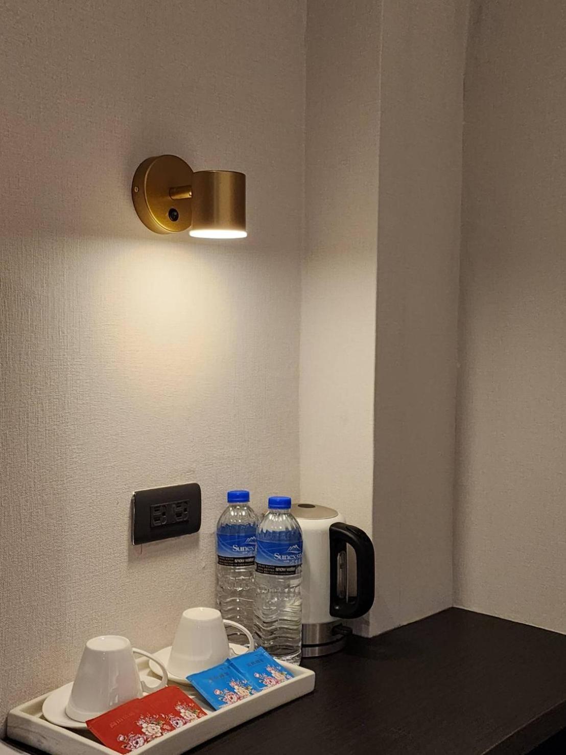 Fun Stay Inn Ximen ไทเป ภายนอก รูปภาพ
