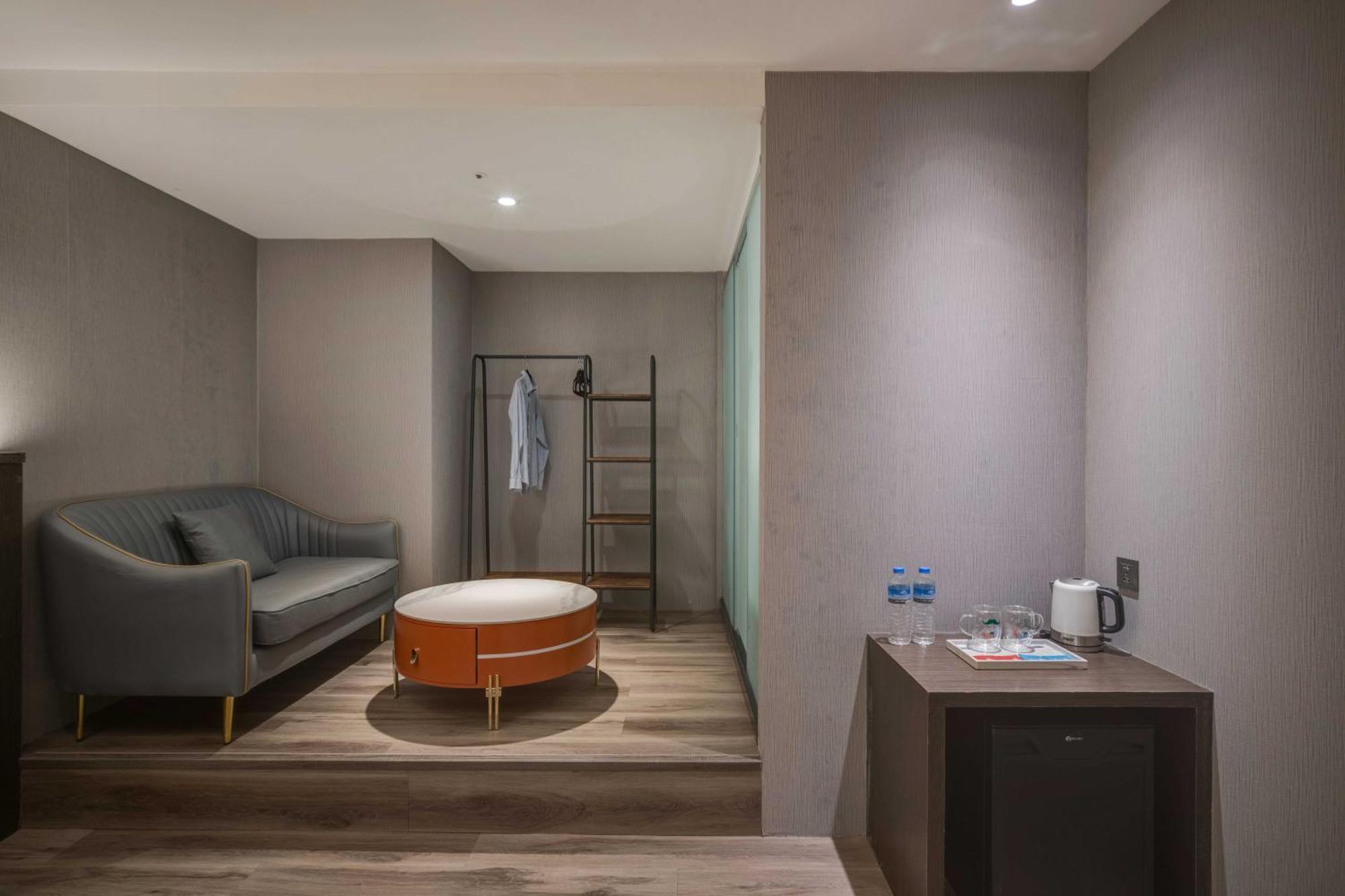Fun Stay Inn Ximen ไทเป ภายนอก รูปภาพ